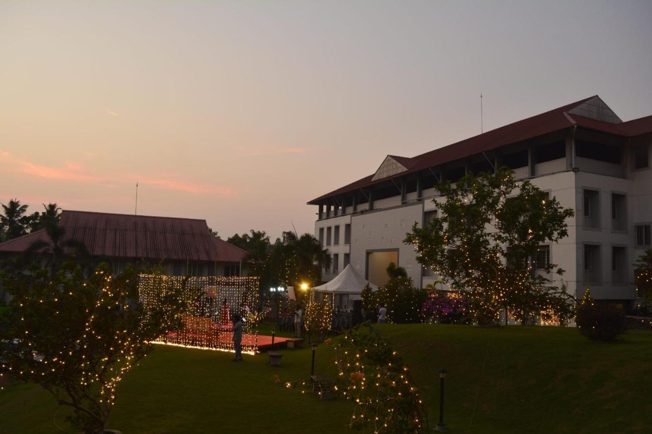Angamaly Convention Centre Hotel Kochi ภายนอก รูปภาพ